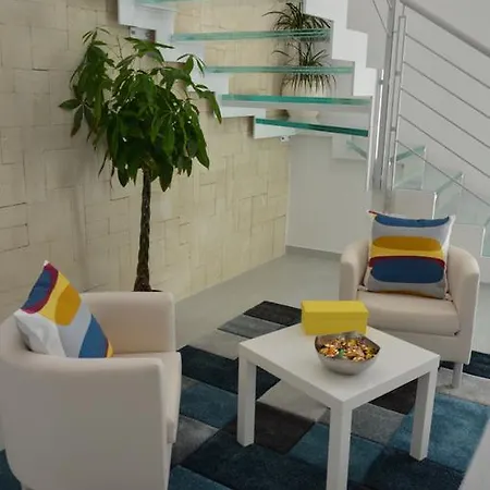 לינה וארוחת בוקר Albatros קסטלוצו